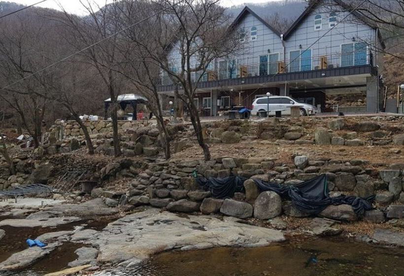 Gwangyang Banwolsanjang Pension