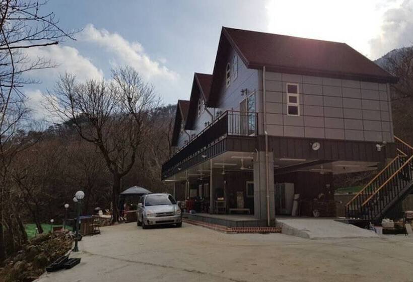 Gwangyang Banwolsanjang Pension