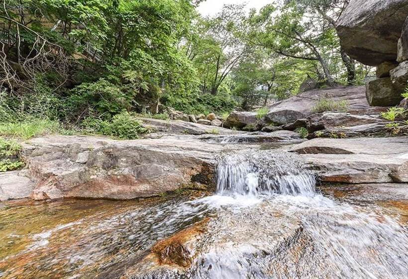 Gwangyang Banwolsanjang Pension
