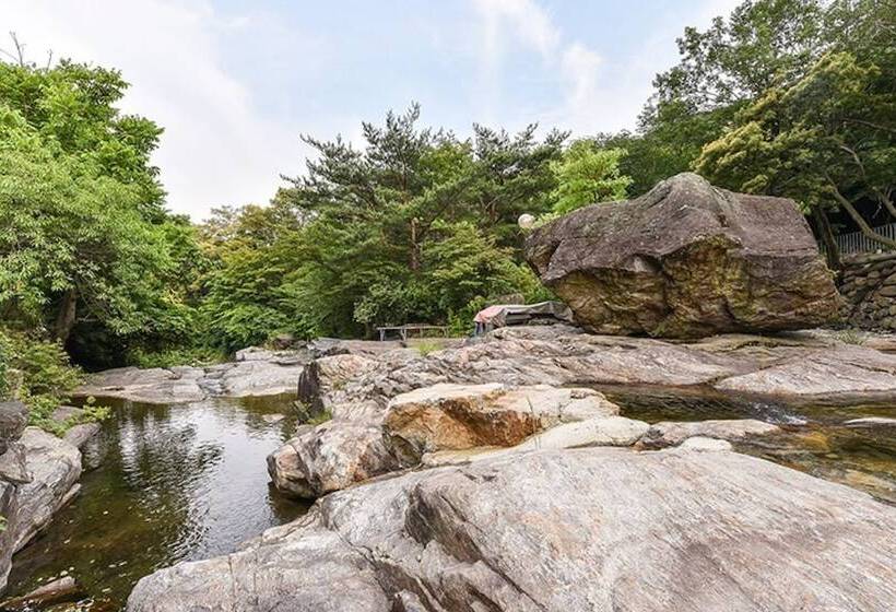 Gwangyang Banwolsanjang Pension