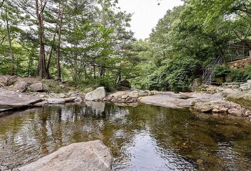 Gwangyang Banwolsanjang Pension