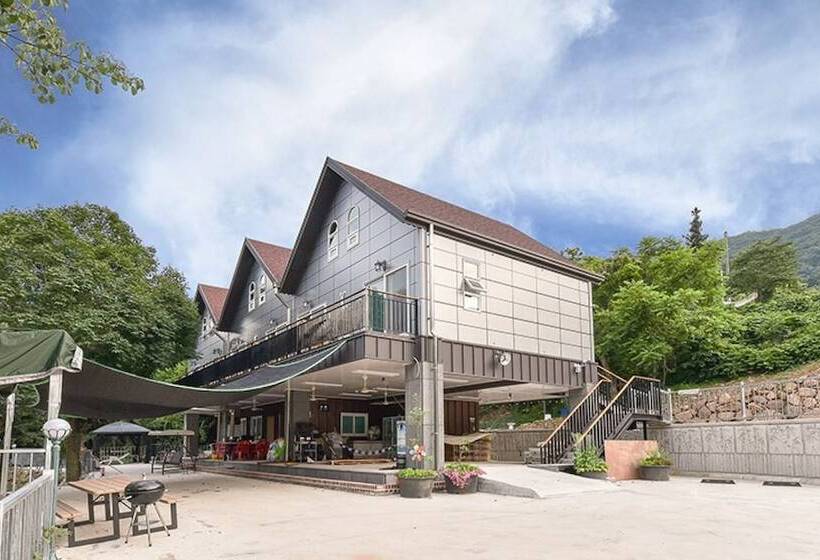 Gwangyang Banwolsanjang Pension