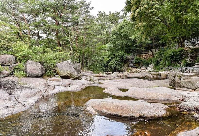 Gwangyang Banwolsanjang Pension