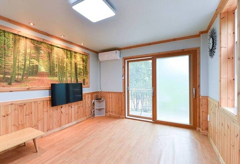 Gwangyang Banwolsanjang Pension