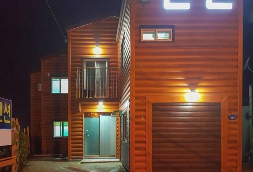 Gyeongsan Byeolgwan Pension