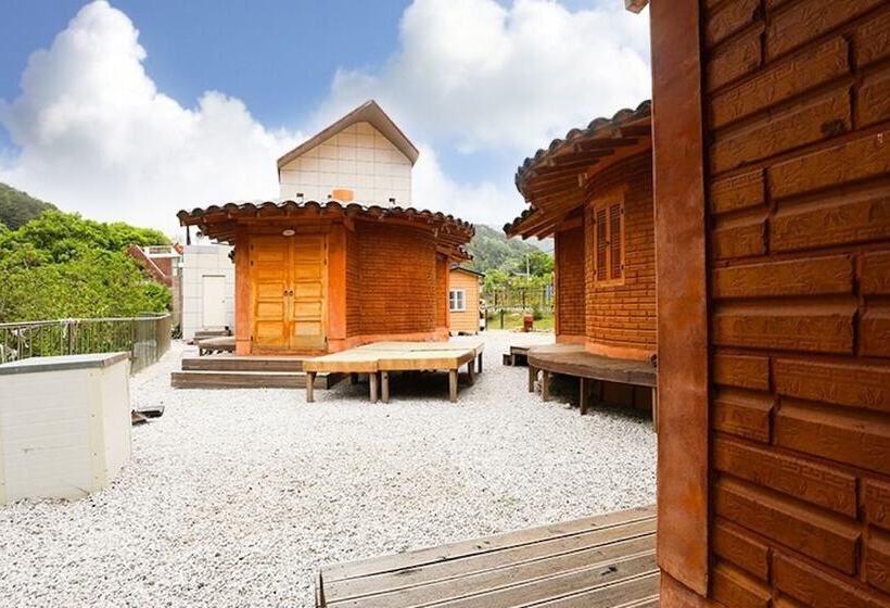 Hamyang Saedeulbaramhwangto Pension