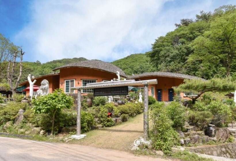 Hoengseong Haetbitdungji Pension