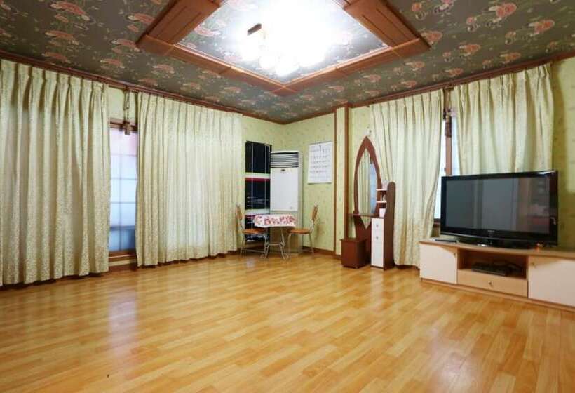 Hoengseong Jamjari Pension