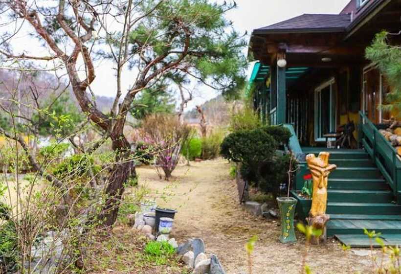 Hoengseong Sigollageune Pension