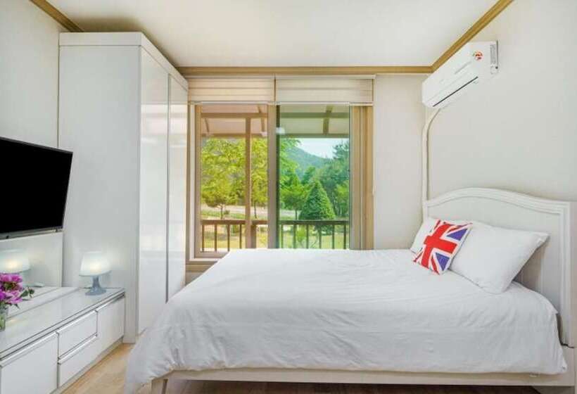 Hongcheon Deopyeonhan Pension