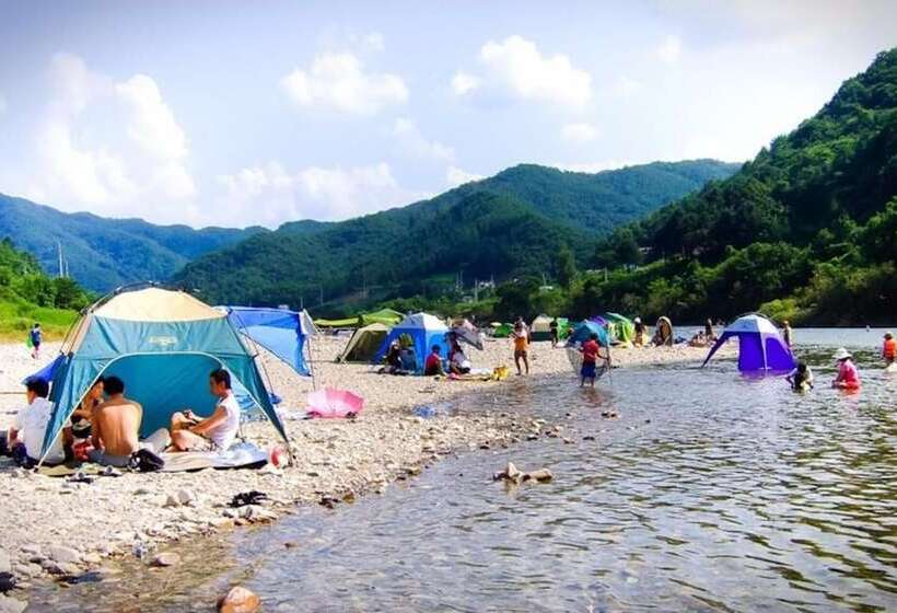 Hongcheon Gangbyeonuisuchaehwa Pension