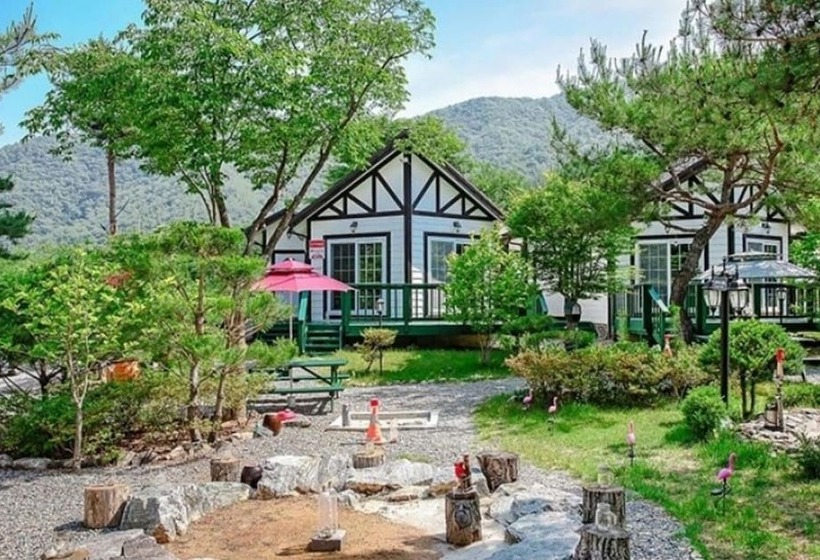 Hongcheon Gangbyeonuisuchaehwa Pension