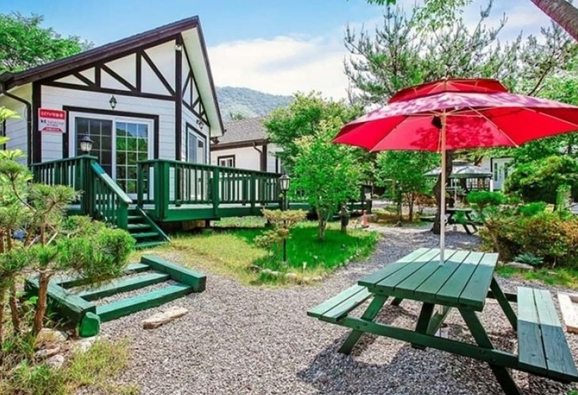 Hongcheon Gangbyeonuisuchaehwa Pension