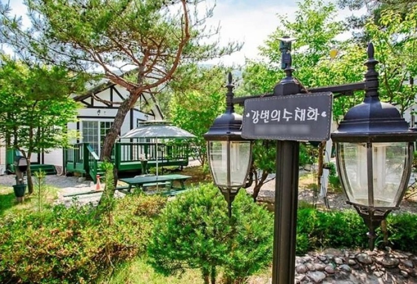 Hongcheon Gangbyeonuisuchaehwa Pension