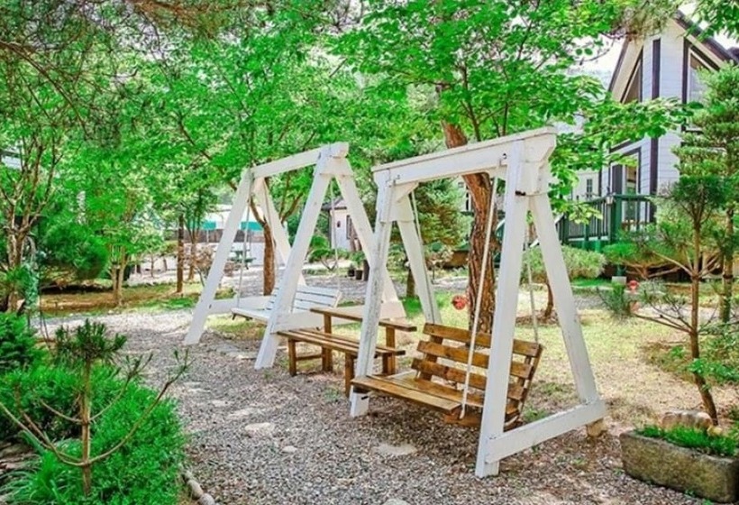 Hongcheon Gangbyeonuisuchaehwa Pension