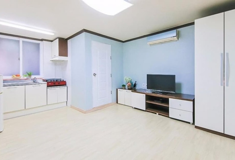 Hwaseong Badateuriyagi Pension