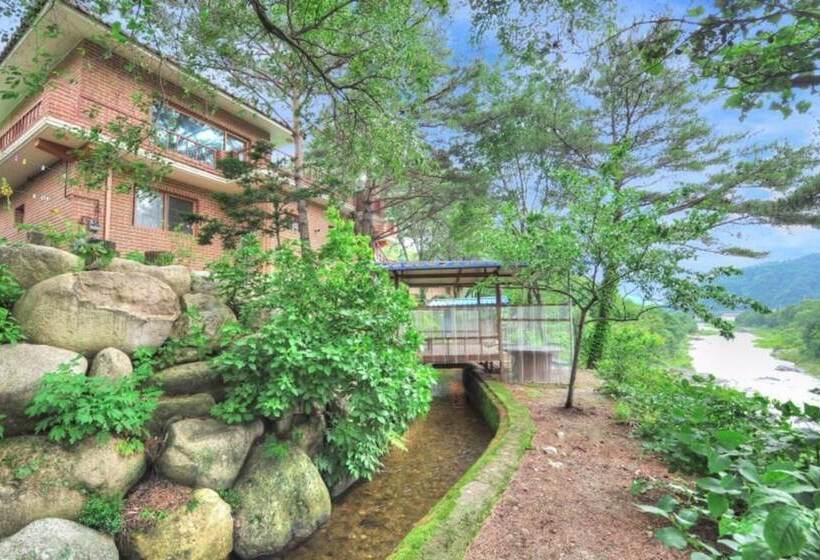 Inje Solbathwangto Pension