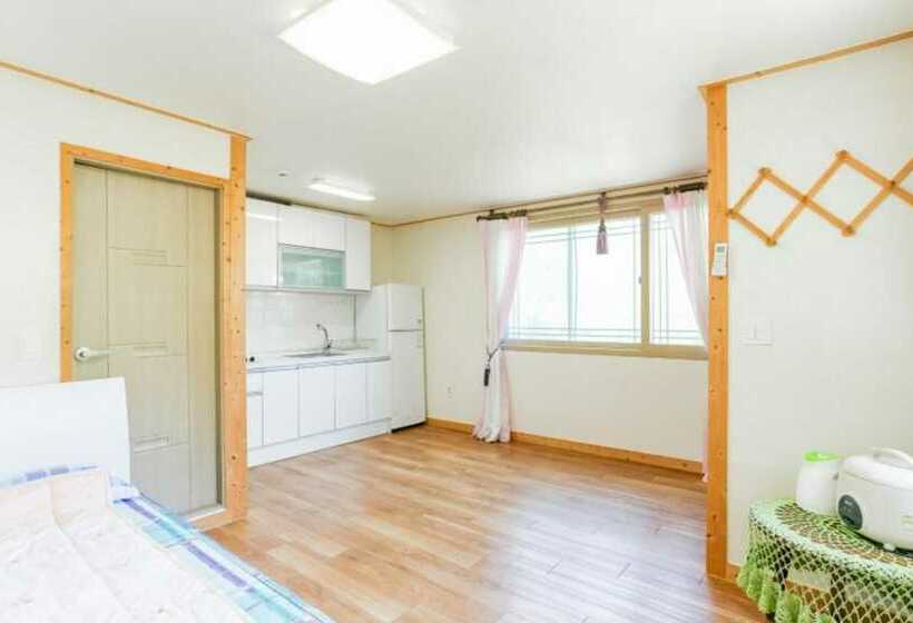 Jecheon Haereul Pumeun Dal Pension