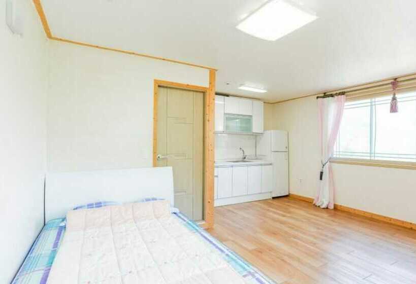 Jecheon Haereul Pumeun Dal Pension