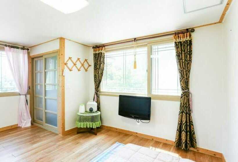 Jecheon Haereul Pumeun Dal Pension