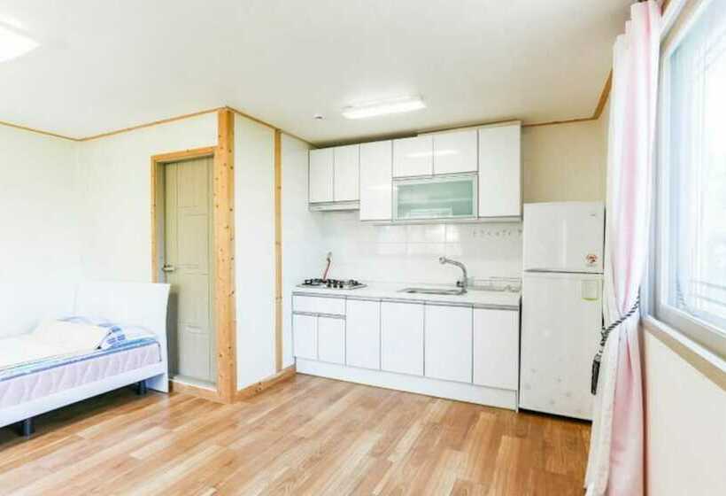 Jecheon Haereul Pumeun Dal Pension