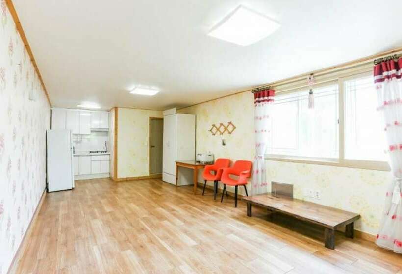 Jecheon Haereul Pumeun Dal Pension
