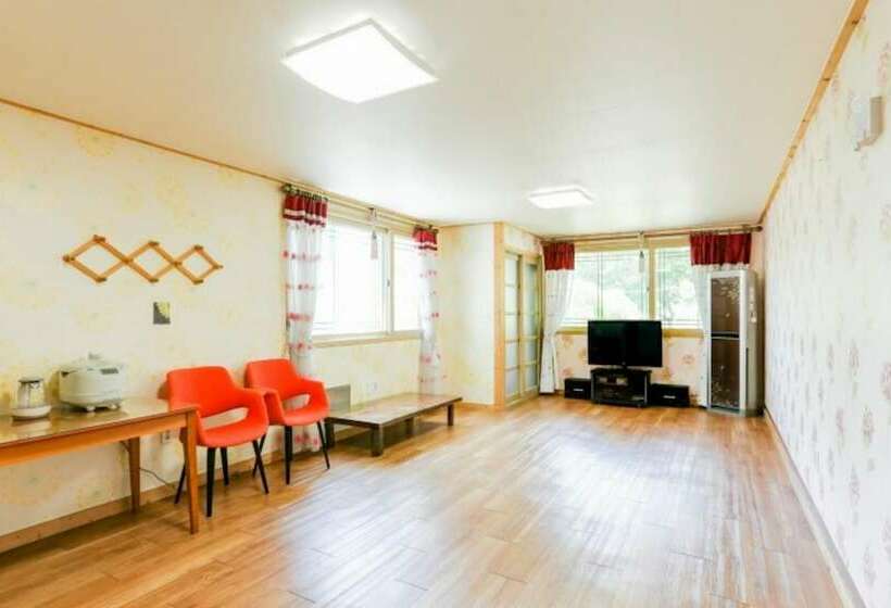 Jecheon Haereul Pumeun Dal Pension