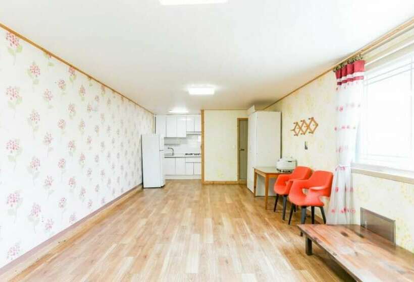 Jecheon Haereul Pumeun Dal Pension