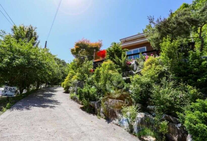 Jecheon Haereul Pumeun Dal Pension