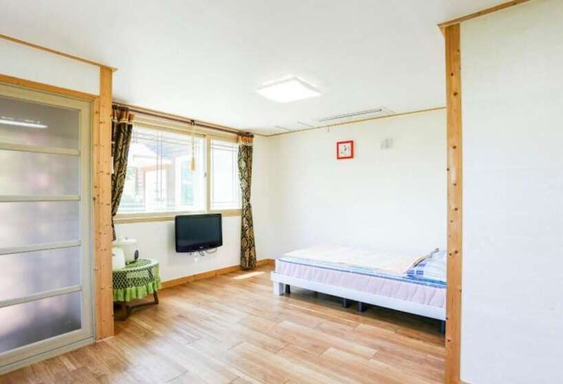 Jecheon Haereul Pumeun Dal Pension