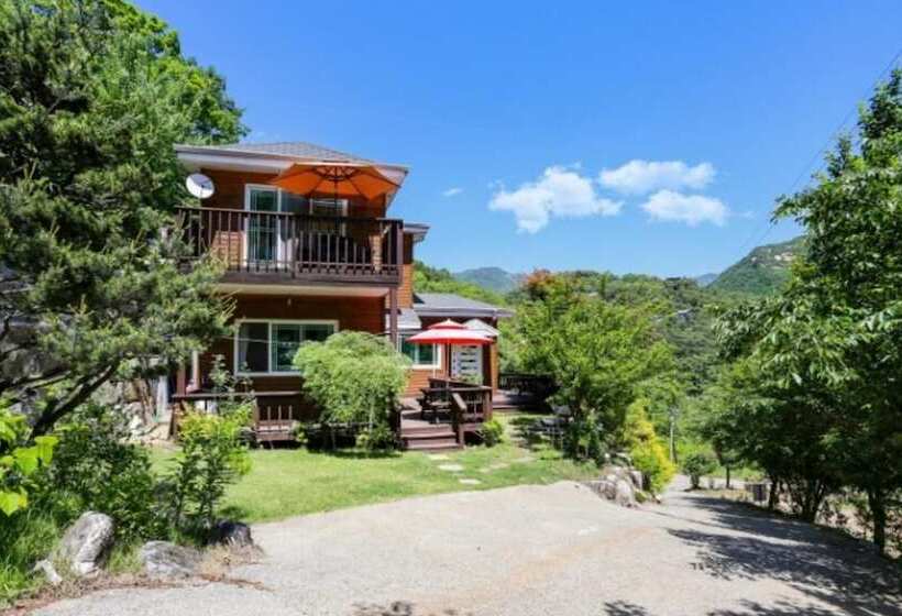 Jecheon Haereul Pumeun Dal Pension