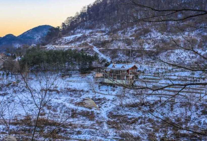 Jecheon Noksuwa Cheongsanuijip Pension