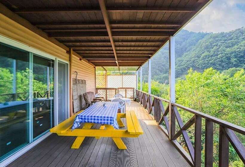 Jecheon Noksuwa Cheongsanuijip Pension