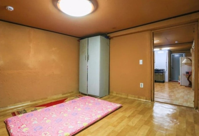 Jecheon Noksuwa Cheongsanuijip Pension