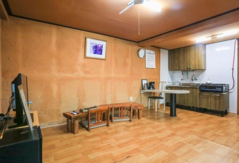 Jecheon Noksuwa Cheongsanuijip Pension