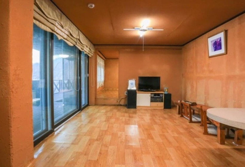 Jecheon Noksuwa Cheongsanuijip Pension