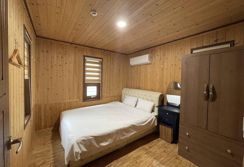 Jeju Seowoobong Pension