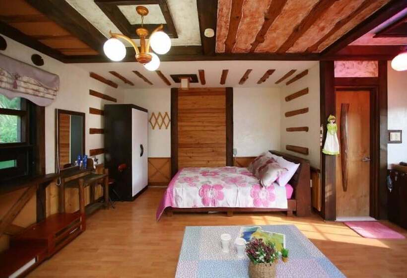 Jeongseon Haetbinnuri Pension