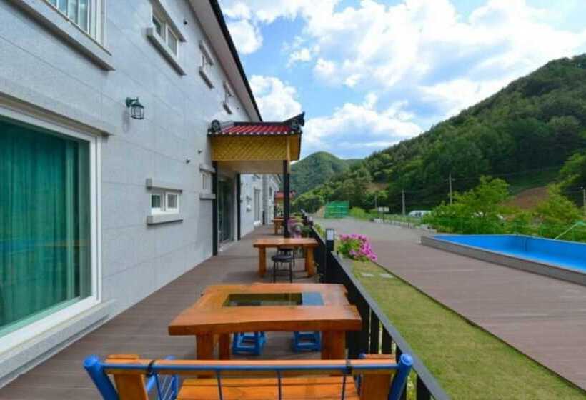 Jeongseon Ttobagi Condo Pension