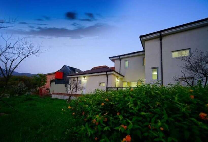 Jeonju Hosumaeul Dusilleene Pension