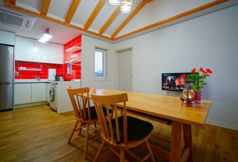 Jeonju Hosumaeul Dusilleene Pension