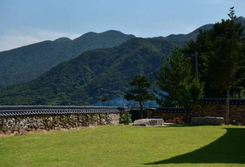 Miryang Eoleumgol Hanok Pension