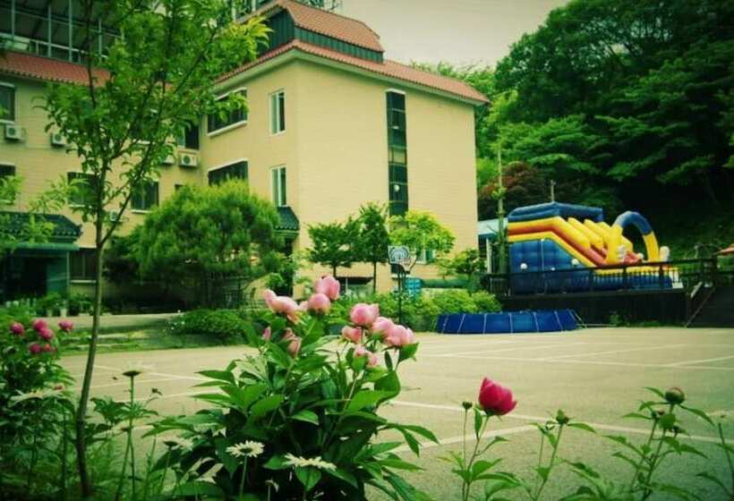 Muju Gwibinsanjang Pension