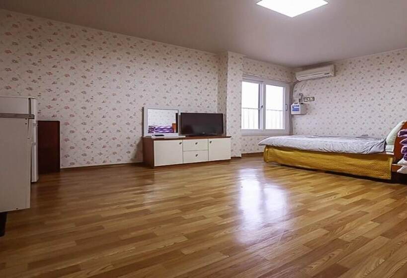 Muju Gwibinsanjang Pension