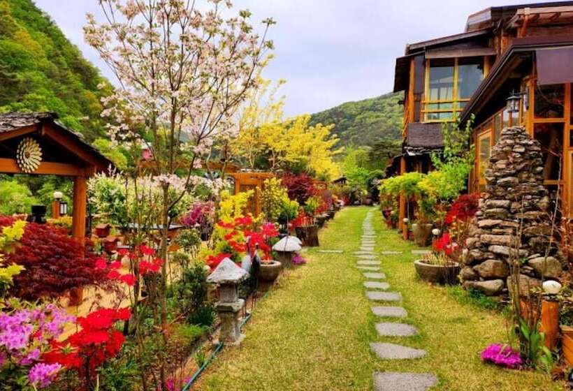 Muju Heukjip Punggyeong Pension