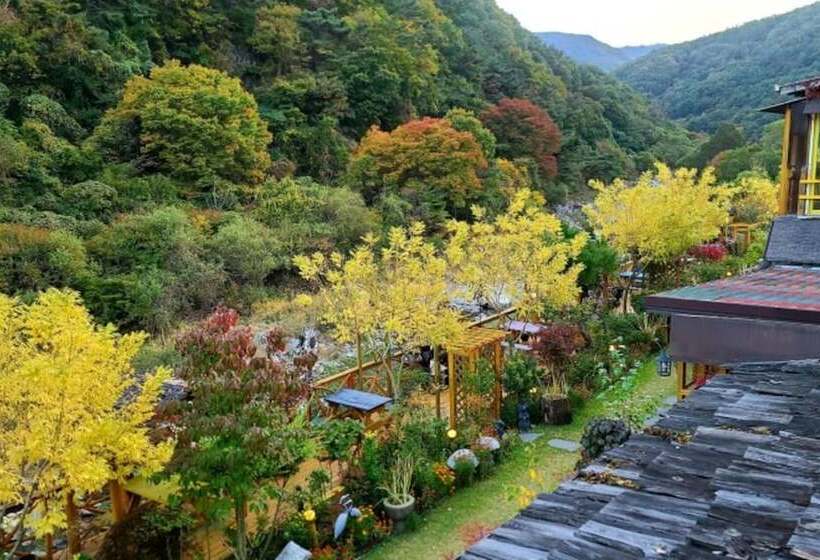 Muju Heukjip Punggyeong Pension