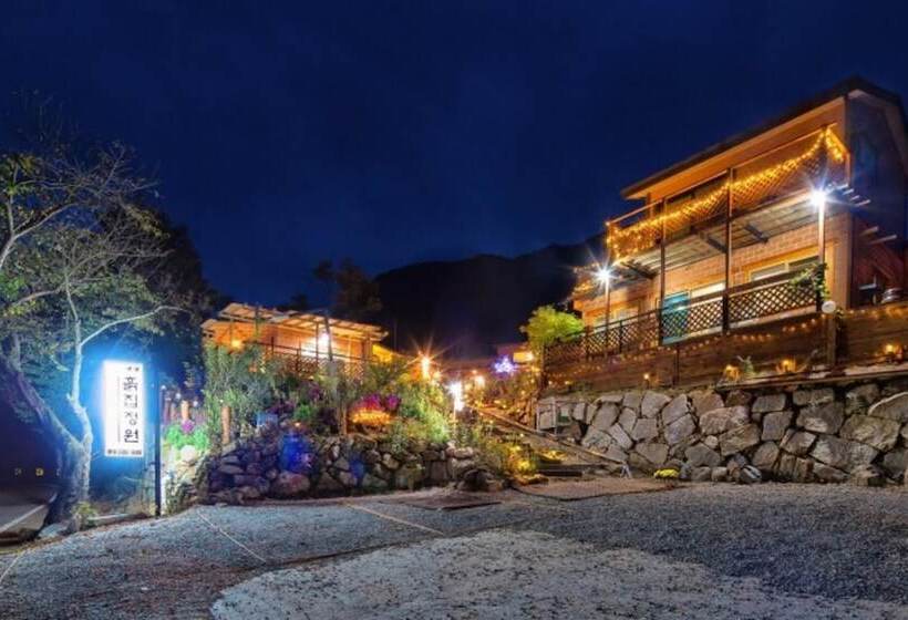 Muju Heukjip Jeongwon Pension