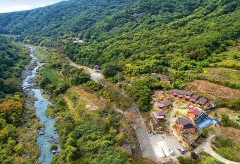 Muju Heukjip Jeongwon Pension