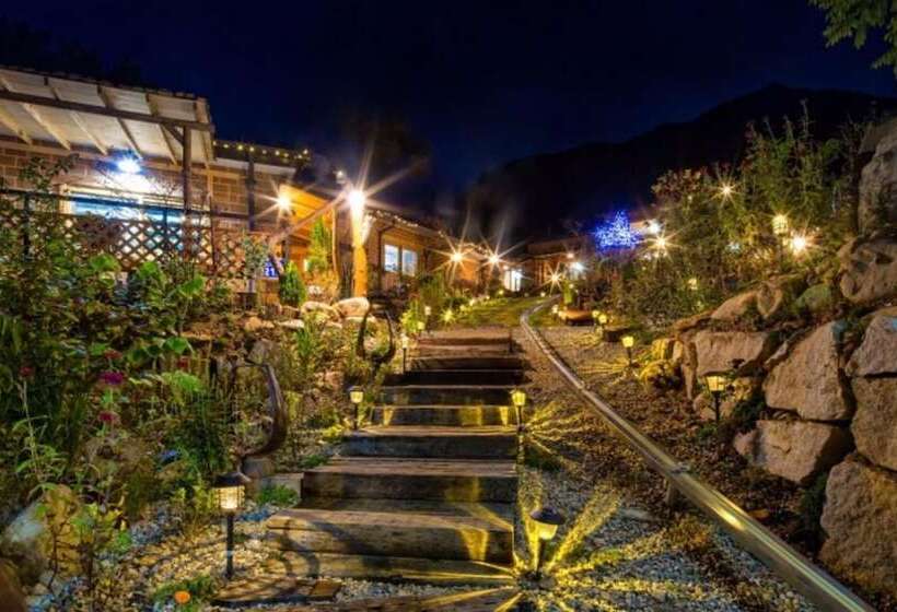 Muju Heukjip Jeongwon Pension
