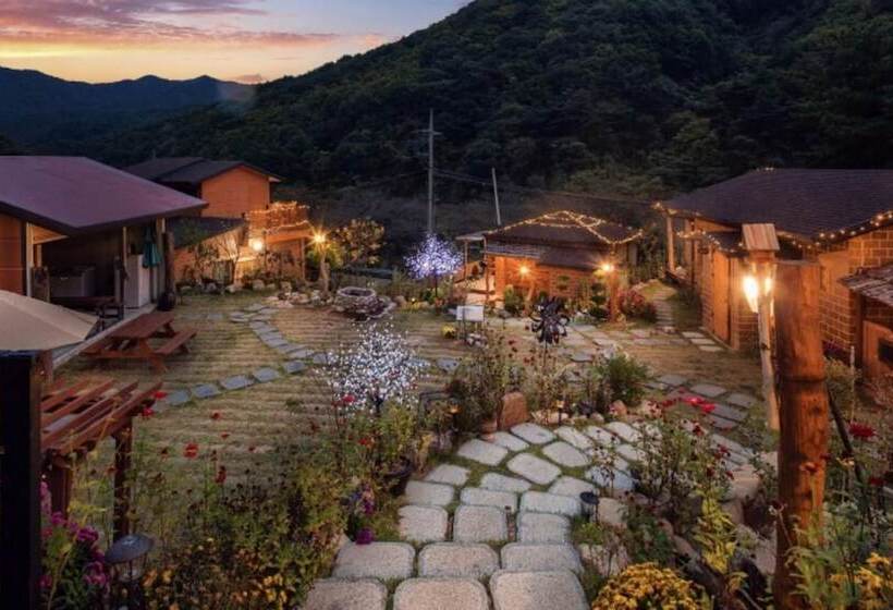 Muju Heukjip Jeongwon Pension